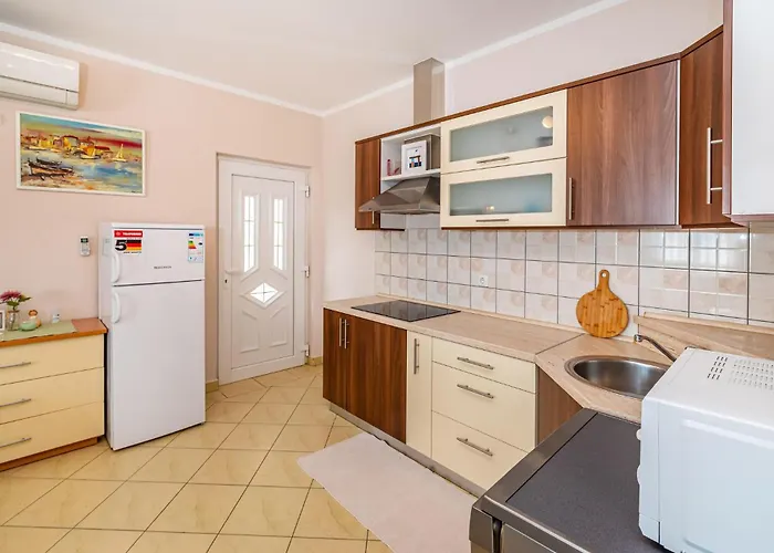 1 Bedroom Lovely In Apartamento