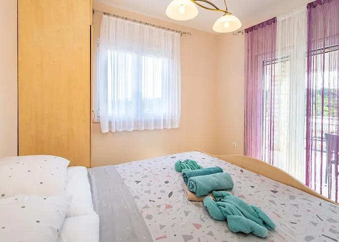 1 Bedroom Lovely In Apartament