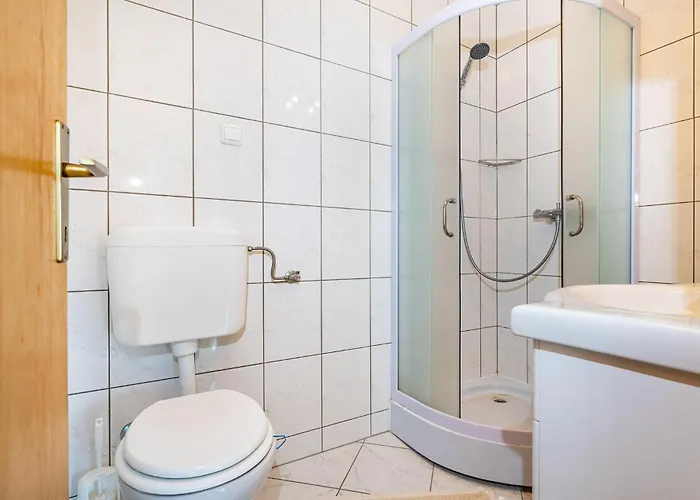 1 Bedroom Lovely In Ražanac