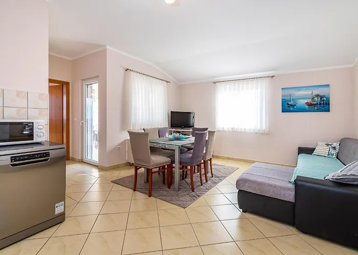 1 Bedroom Lovely In Ražanac